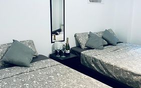 Sepulveda R1 Bed And Breakfast